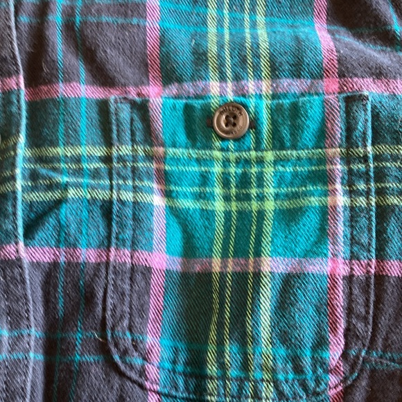 Duluth Trading Co Free Swinging Flannel - Picture 6 of 7